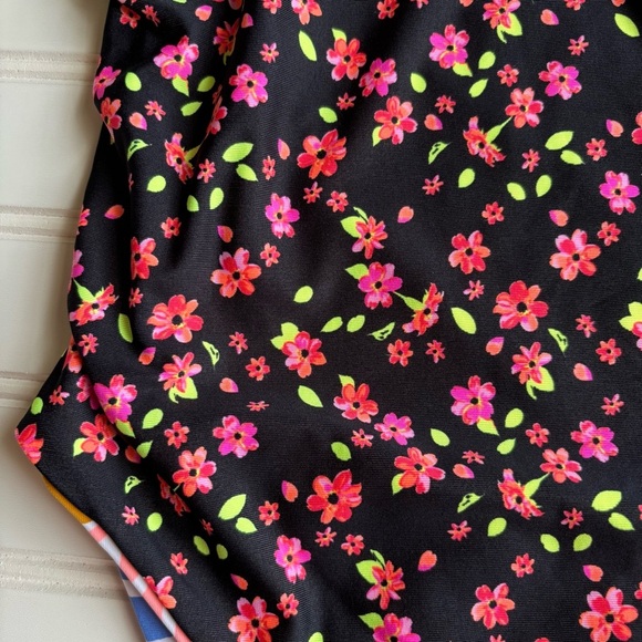 Maaji | Women's Floral Cheeky One Piece Bathing Suit Size Large NWT Beach Pool - Picture 8 of 11